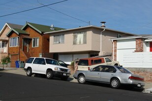 233 8th Ln in South San Francisco, CA - Building Photo