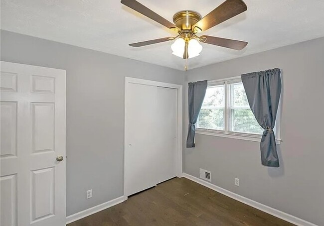 property at 1513 Wildwood Dr