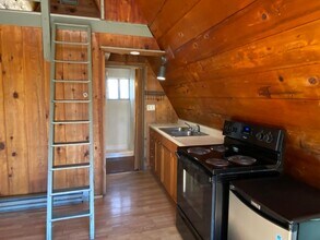 10605 N Applegate Rd in Jacksonville, OR - Building Photo - Building Photo
