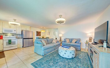 3820 Ocean Beach Blvd in Cocoa Beach, FL - Foto de edificio - Building Photo