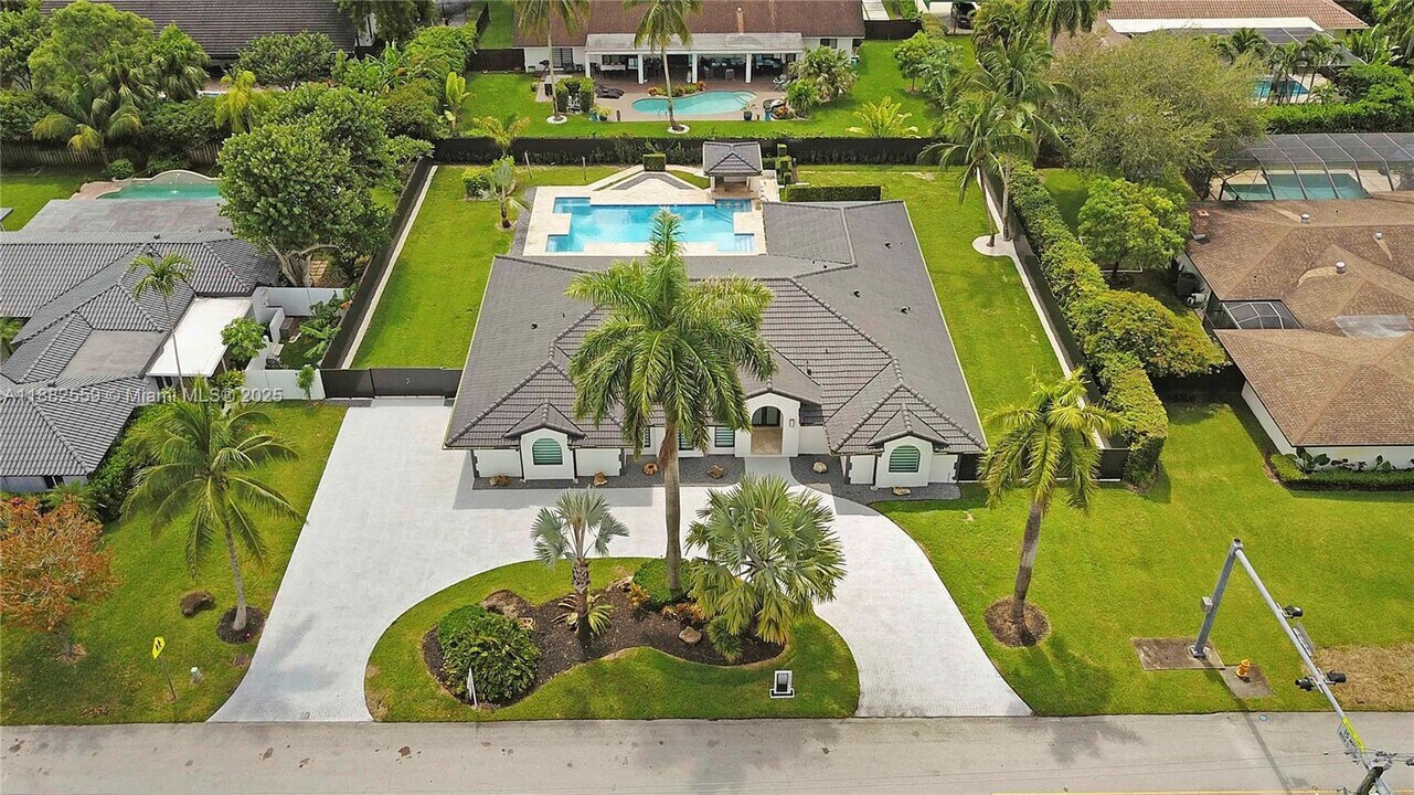 10240 SW 124th St in Miami, FL - Building Photo