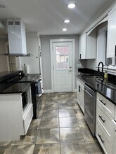 58 Hartford St in Natick, MA - Building Photo - Building Photo