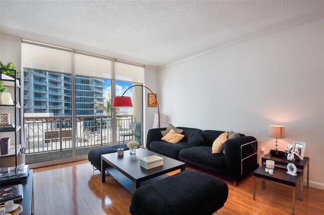 property at 2000 N Bayshore Dr