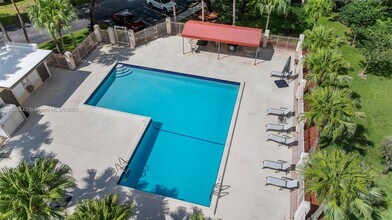 16491 Blatt Blvd in Weston, FL - Building Photo - Building Photo