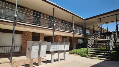 Diplomat Apartments in El Paso, TX - Foto de edificio - Building Photo