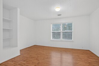 17627 S Summit Canyon Dr in Houston, TX - Building Photo - Building Photo