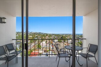 4944 Cass St in San Diego, CA - Building Photo - Building Photo