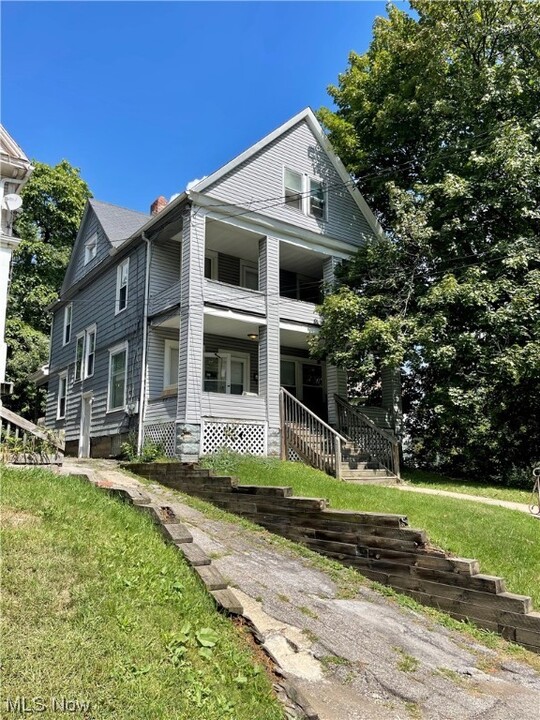 627 Crosby St-Unit -up in Akron, OH - Building Photo