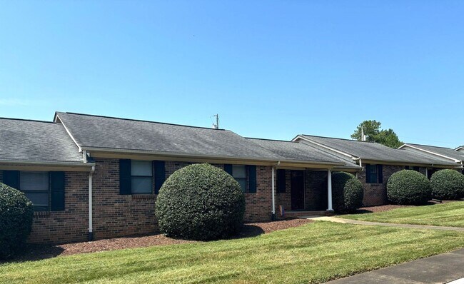 SH310-Residence at Humboldt Creek (RHC) in Cherryville, NC - Foto de edificio - Building Photo