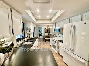 6366 Bikini Rd in Sarasota, FL - Building Photo - Building Photo