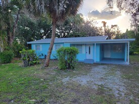 4896 35th Ave in Vero Beach, FL - Building Photo