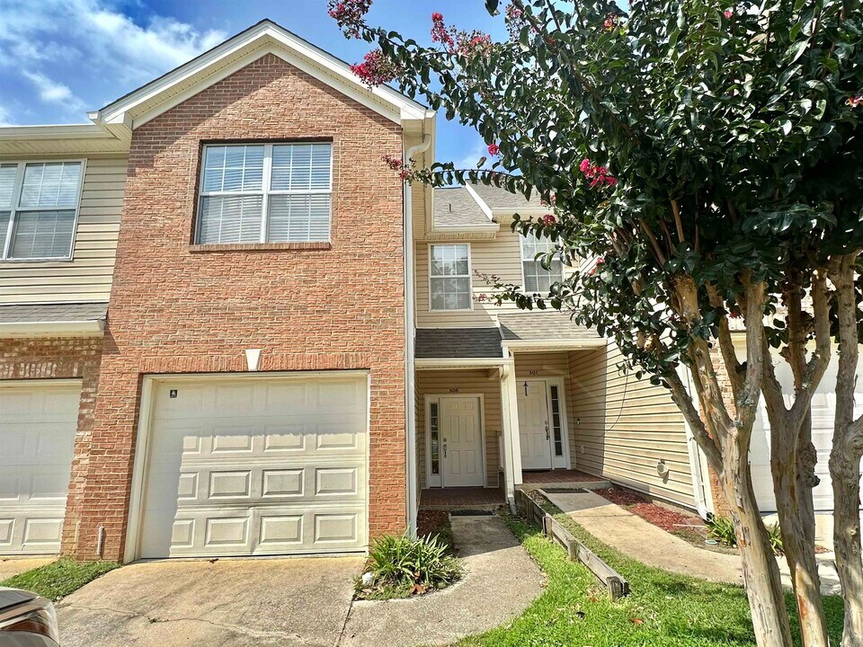 1320 Hendrix Rd in Tallahassee, FL - Building Photo