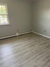 11 Columbine Ct in Middletown, NY - Building Photo - Building Photo