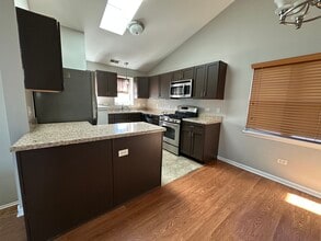 2911 Bartlett Ct in Naperville, IL - Foto de edificio - Building Photo