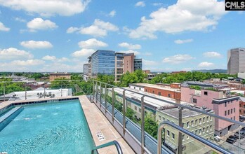 100 E Washington St in Greenville, SC - Building Photo - Building Photo