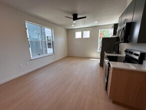 1341 Waller St SE in Salem, OR - Building Photo - Building Photo