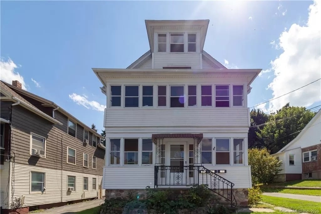 103 Gridley St, Unit 2nd Floor in Bristol, CT - Foto de edificio