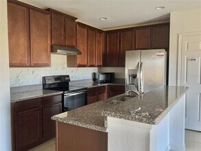 140 Primrose Dr in Davenport, FL - Building Photo - Building Photo