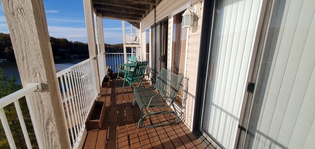 28 Wheel House Ct. in Village Of Four Seasons, MO - Building Photo - Building Photo