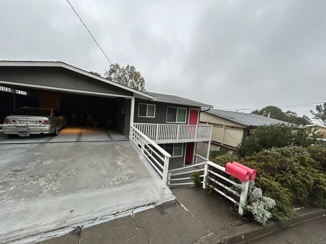 47 Bayo Vista Way, Unit 47 Bayo Vista Way in San Rafael, CA - Foto de edificio - Building Photo