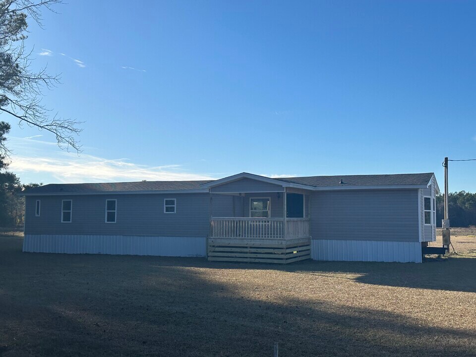 4987 Page Rd in Galivants Ferry, SC - Foto de edificio