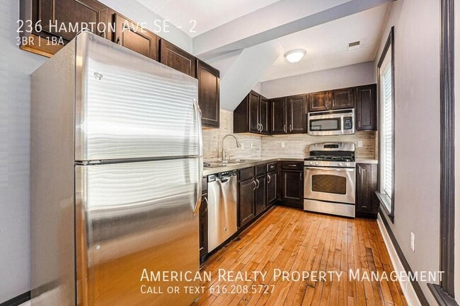 236 Hampton Ave SE in Grand Rapids, MI - Building Photo - Building Photo