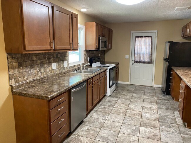 408 29th Ave W in Milan, IL - Building Photo - Building Photo