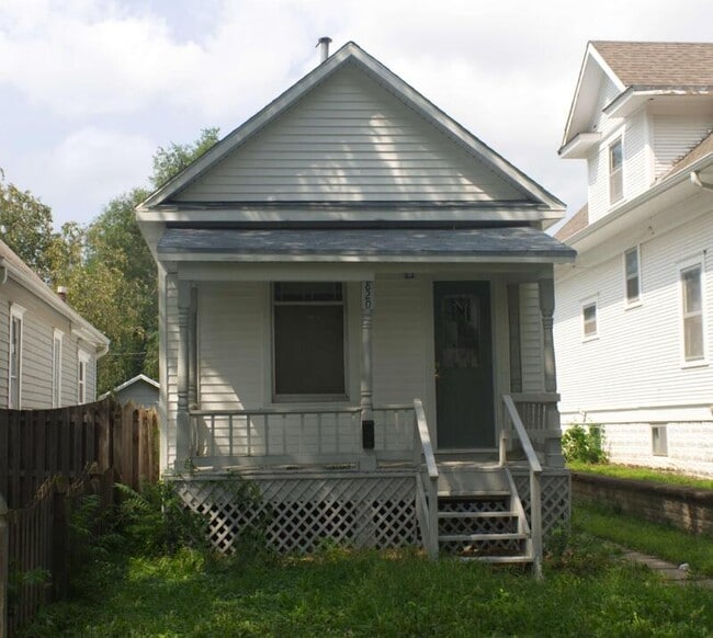 property at 820 Charleston St