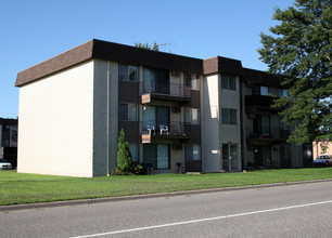 Fern Court Apartments in Big Lake, MN - Building Photo - Building Photo