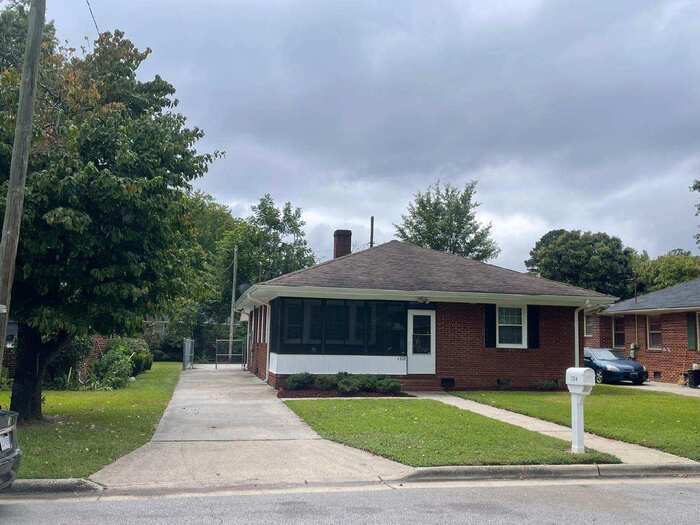 1304 Marlow St E in Wilson, NC - Building Photo