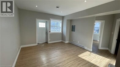 69 E Main St in Welland, ON - Building Photo - Building Photo