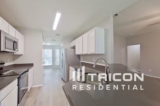 755 Catalina Dr in Lancaster, TX - Foto de edificio - Building Photo