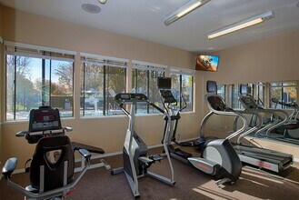 Woodside Village in Ventura, CA - Foto de edificio - Building Photo