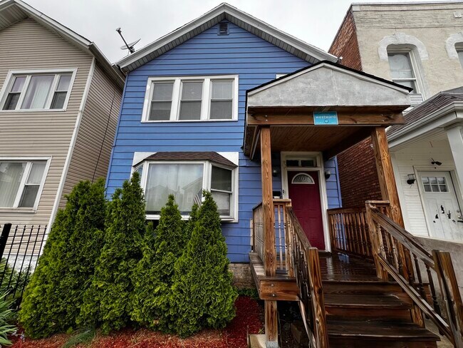 property at 2436 W Fillmore St