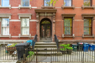 104 Kent St in Brooklyn, NY - Building Photo - Building Photo