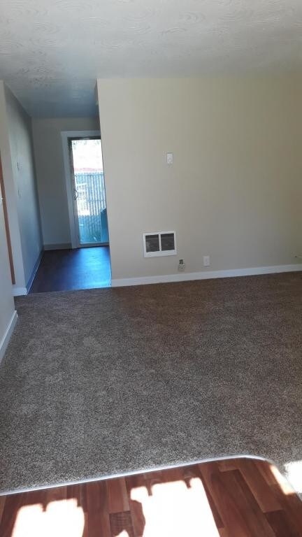 274 SE Kingwood Ave in Mill City, OR - Building Photo - Building Photo