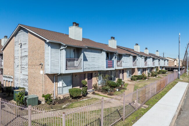 Westwood Gardens Condominiums in Houston, TX - Building Photo - Building Photo