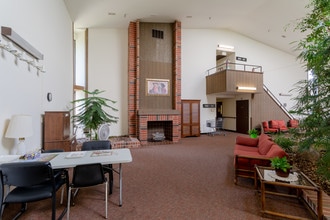 Bristol Courts Low Income Senior/Family in Sussex, WI - Building Photo - Lobby