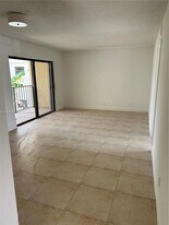 1515 Lake Crystal Dr, Unit H in Royal Palm Beach, FL - Building Photo