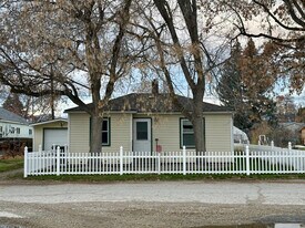 114 Taulman St in Hamilton, MT - Building Photo