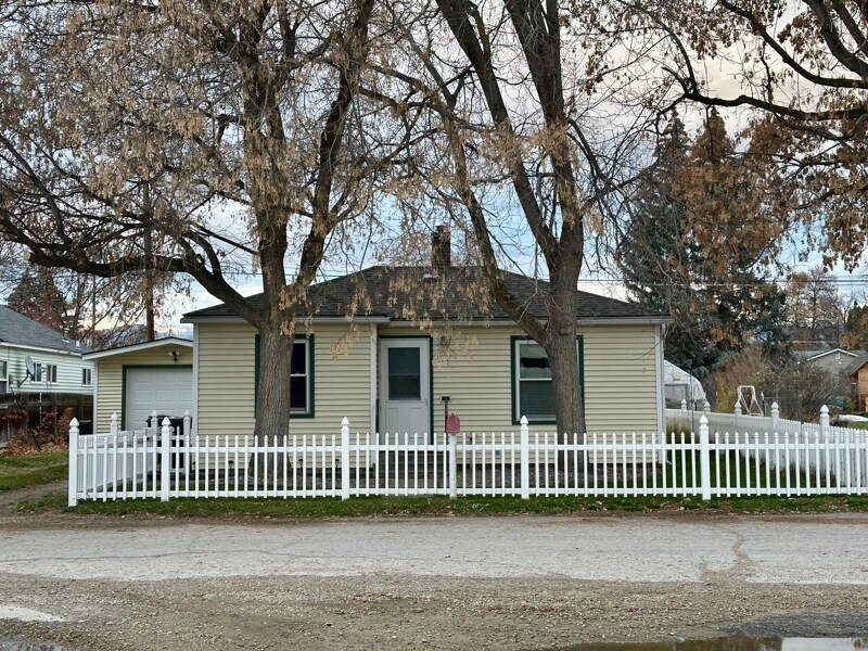 114 Taulman St in Hamilton, MT - Foto de edificio