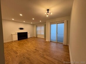 1 Howard Ave in Norwalk, CT - Building Photo - Building Photo