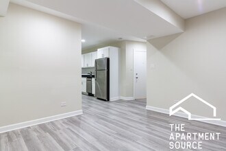 726 W Roscoe St, Unit SGDN in Chicago, IL - Building Photo - Building Photo