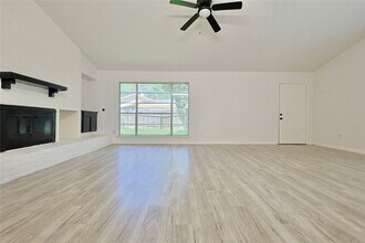 9910 Kent Towne Ln in Sugar Land, TX - Building Photo - Building Photo
