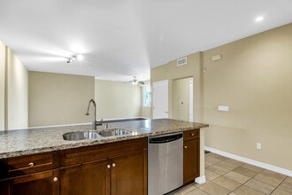 629 Traction Ave, Unit 616 in Los Angeles, CA - Foto de edificio - Building Photo