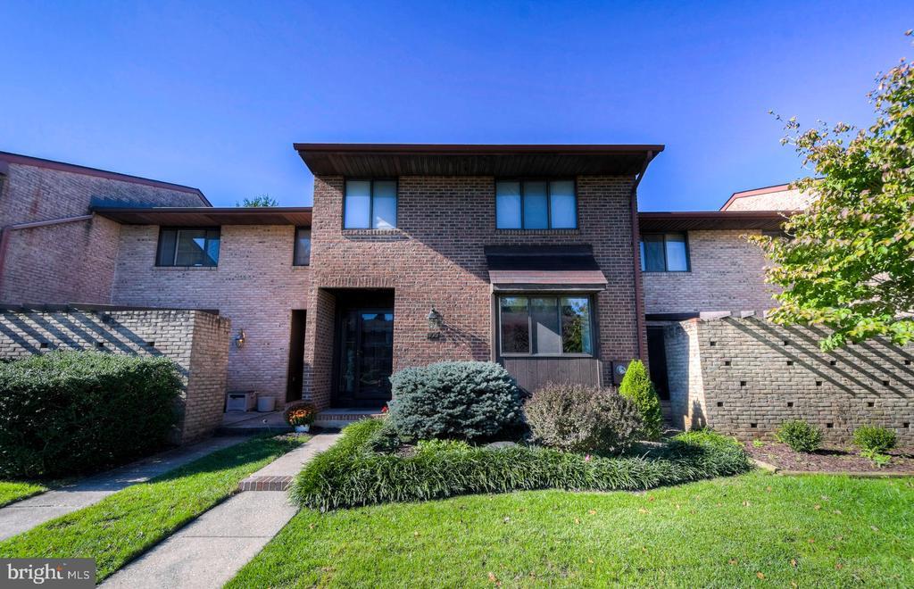 305 Five Farms Ln in Timonium, MD - Building Photo