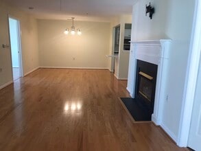 10018 Vanderbilt Cir, Unit 4-12 in Rockville, MD - Foto de edificio - Building Photo