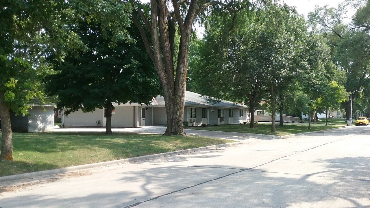 Meadows, Sec. 8, Elderly & Disabled in Milwaukee, WI - Foto de edificio