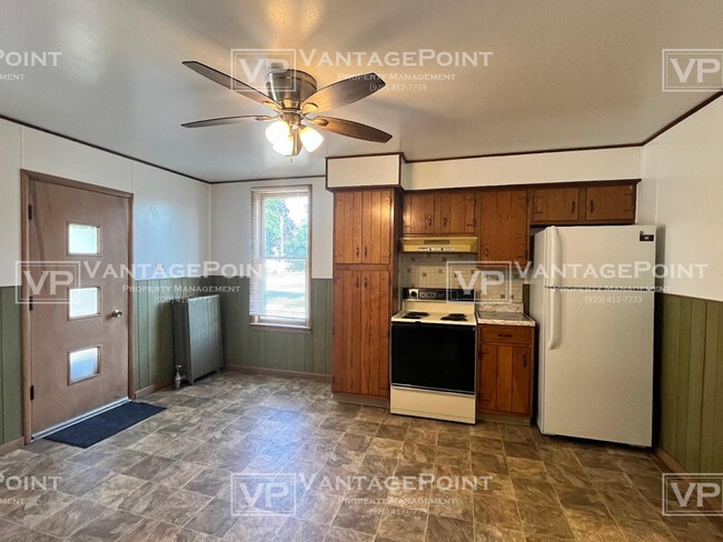 1358 Pierce Ave in Marinette, WI - Building Photo - Building Photo