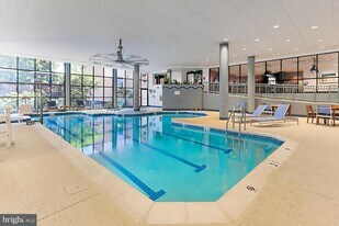 5904 Mt Eagle Dr in Alexandria, VA - Building Photo